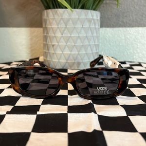 Vans Women’s Cheetah print UV400 protection sunglasses. NWT